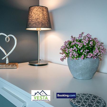 Three Bedroom Apartment By Vesta Serviced Accommodation & Short Lets Hatfield With Free Parking 外观 照片