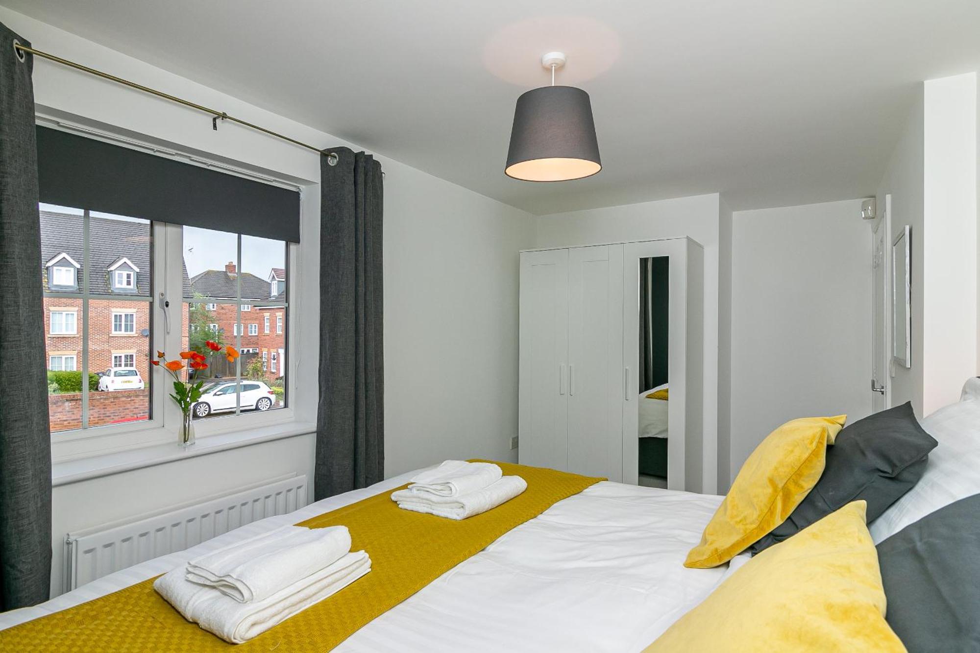 Three Bedroom Apartment By Vesta Serviced Accommodation & Short Lets Hatfield With Free Parking 外观 照片