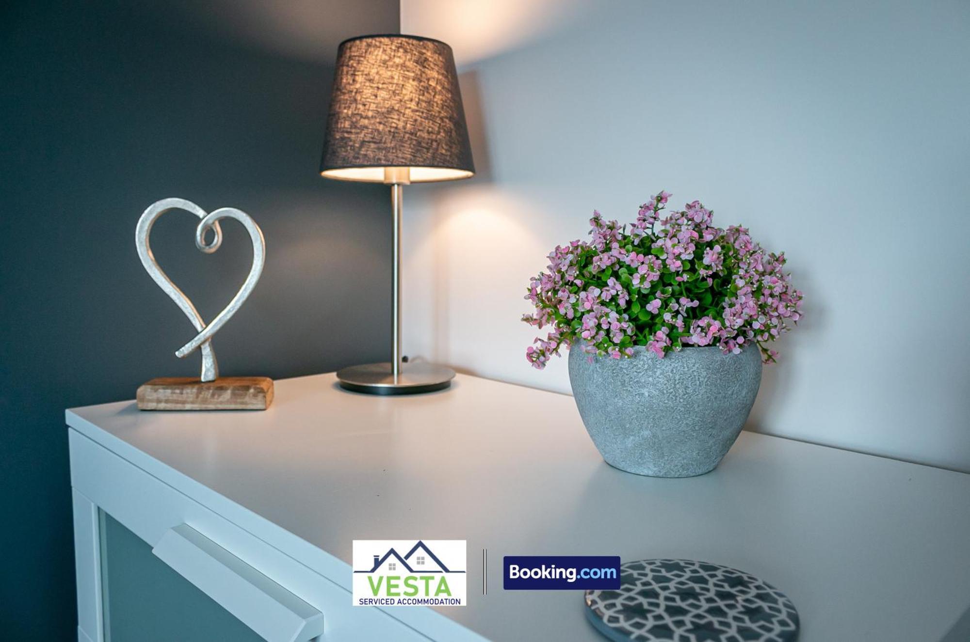 Three Bedroom Apartment By Vesta Serviced Accommodation & Short Lets Hatfield With Free Parking 外观 照片