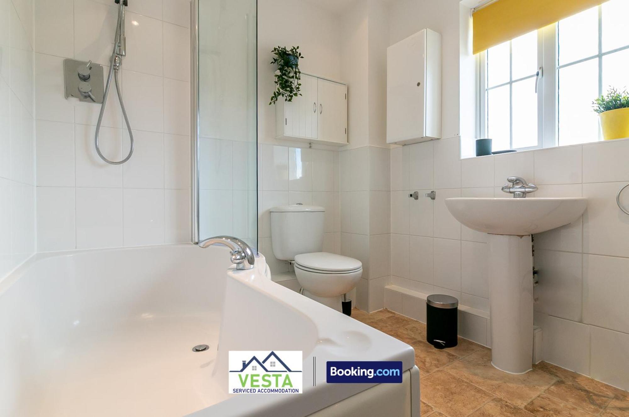 Three Bedroom Apartment By Vesta Serviced Accommodation & Short Lets Hatfield With Free Parking 外观 照片