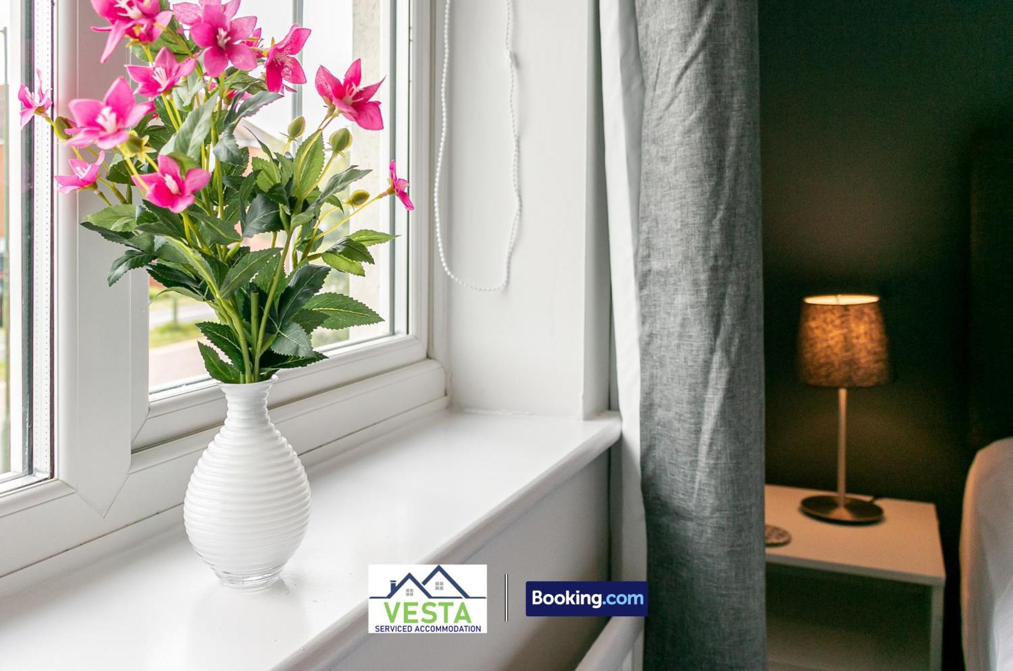 Three Bedroom Apartment By Vesta Serviced Accommodation & Short Lets Hatfield With Free Parking 外观 照片