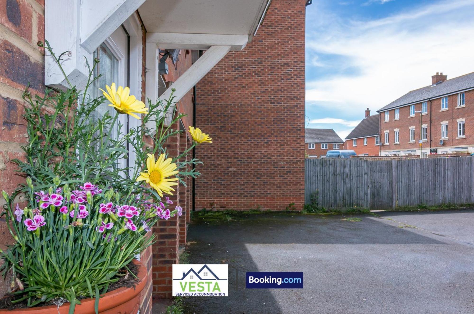 Three Bedroom Apartment By Vesta Serviced Accommodation & Short Lets Hatfield With Free Parking 外观 照片
