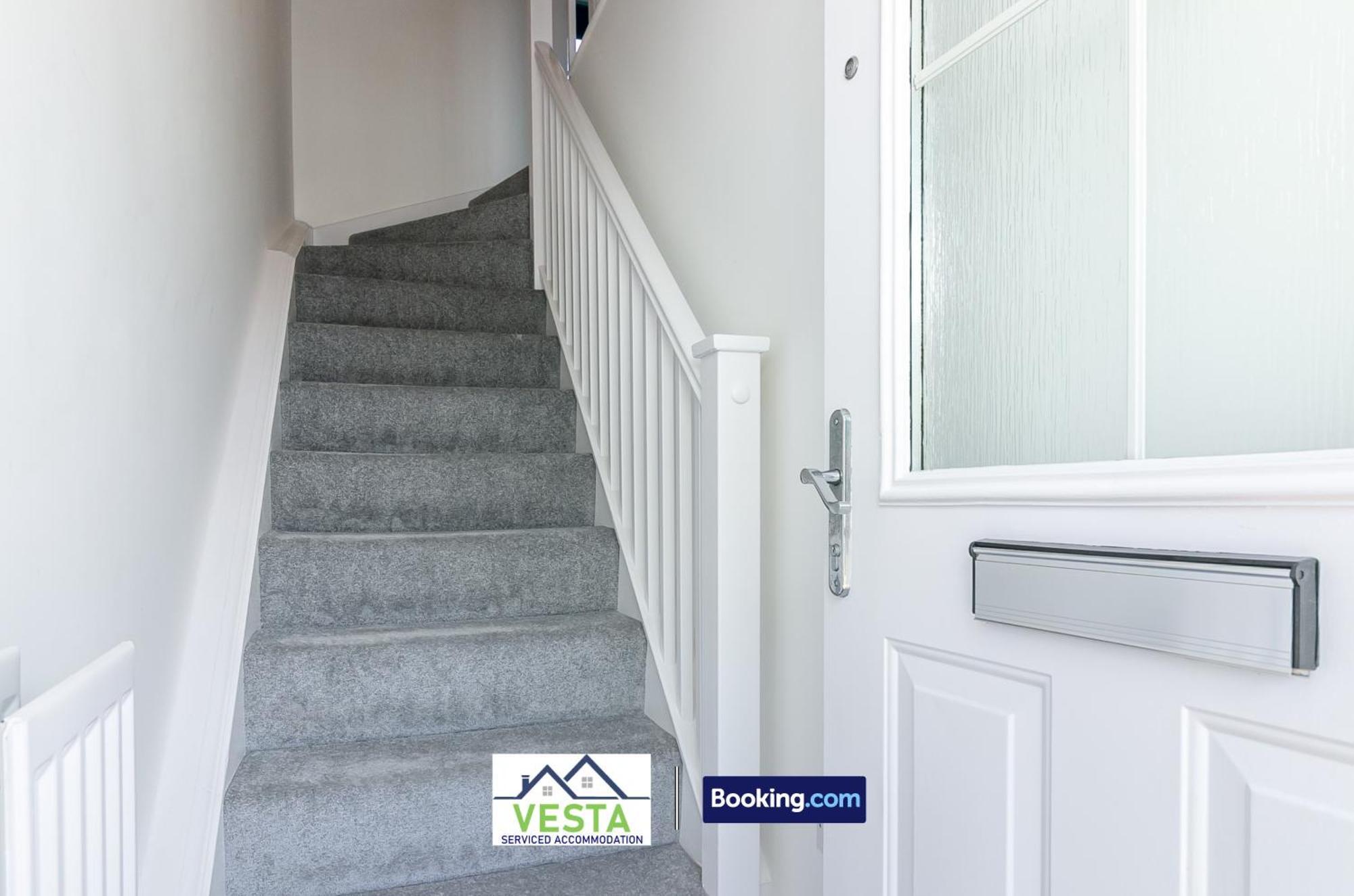 Three Bedroom Apartment By Vesta Serviced Accommodation & Short Lets Hatfield With Free Parking 外观 照片