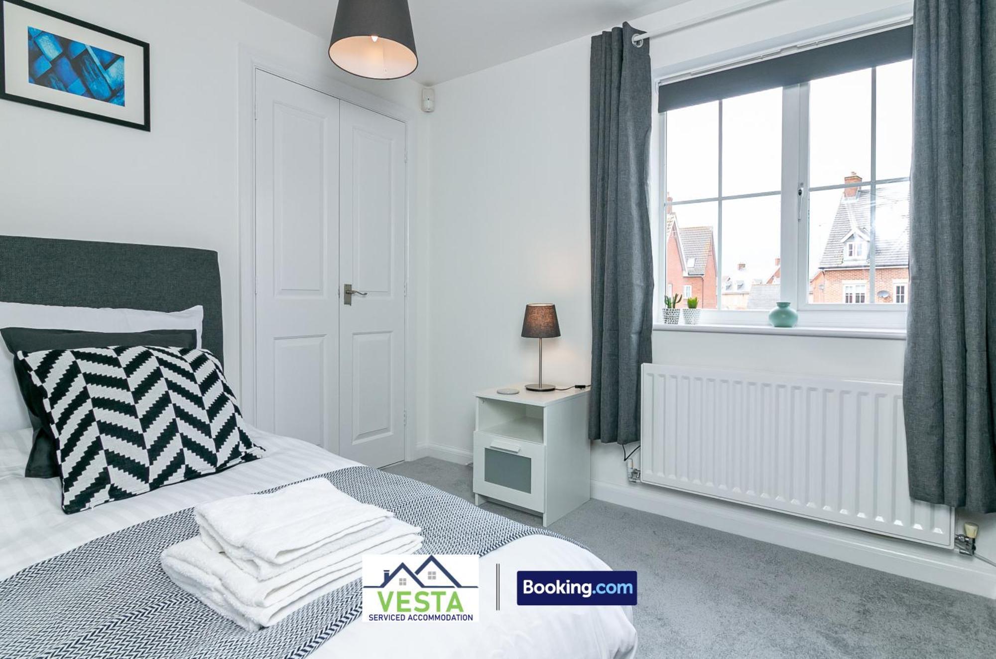 Three Bedroom Apartment By Vesta Serviced Accommodation & Short Lets Hatfield With Free Parking 外观 照片