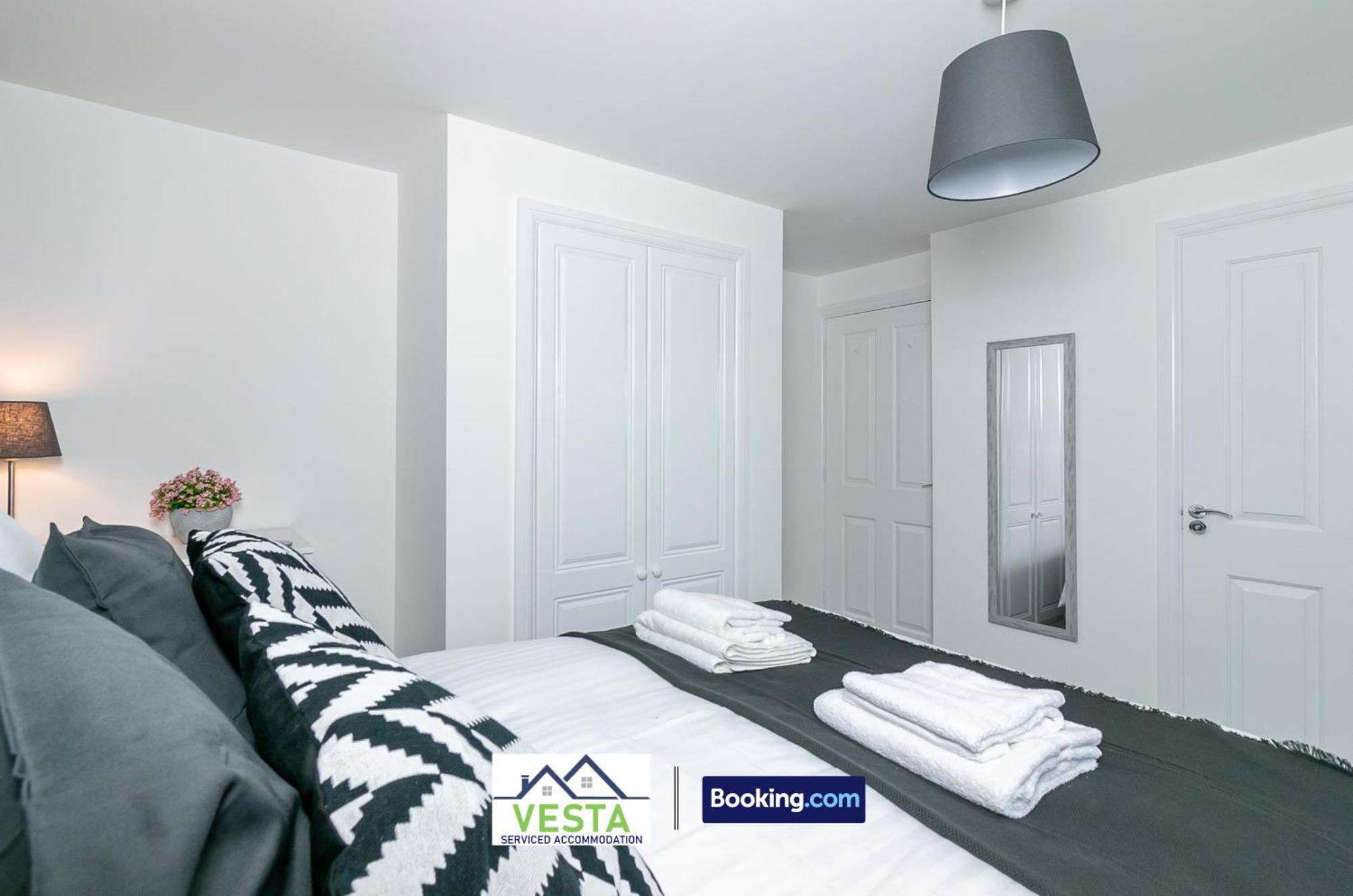 Three Bedroom Apartment By Vesta Serviced Accommodation & Short Lets Hatfield With Free Parking 外观 照片