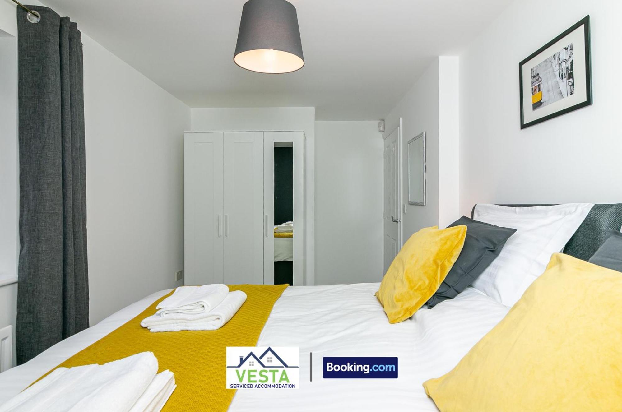 Three Bedroom Apartment By Vesta Serviced Accommodation & Short Lets Hatfield With Free Parking 外观 照片