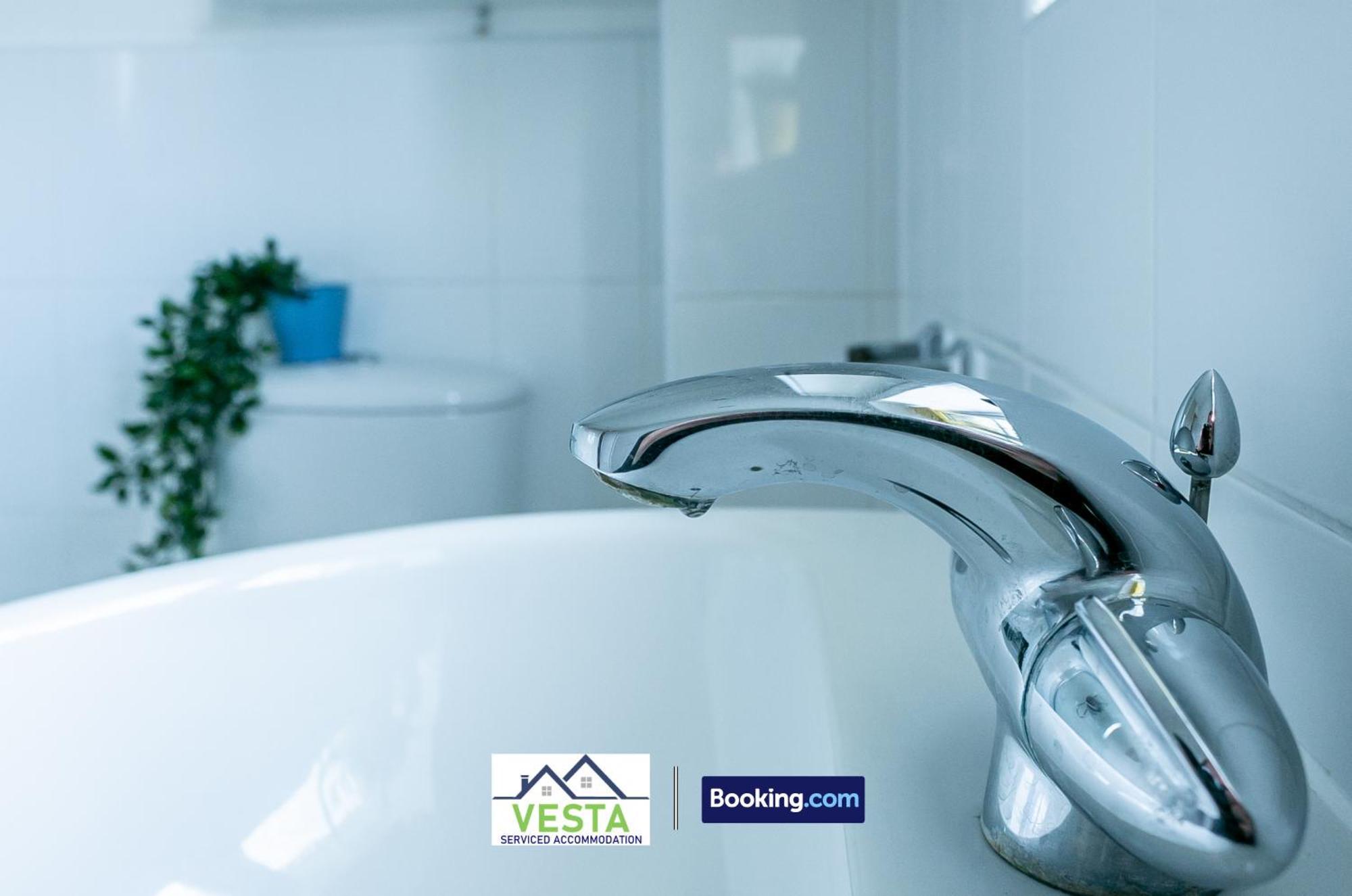 Three Bedroom Apartment By Vesta Serviced Accommodation & Short Lets Hatfield With Free Parking 外观 照片
