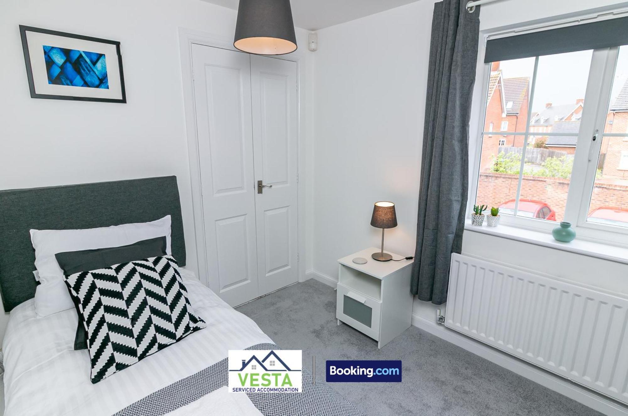 Three Bedroom Apartment By Vesta Serviced Accommodation & Short Lets Hatfield With Free Parking 外观 照片