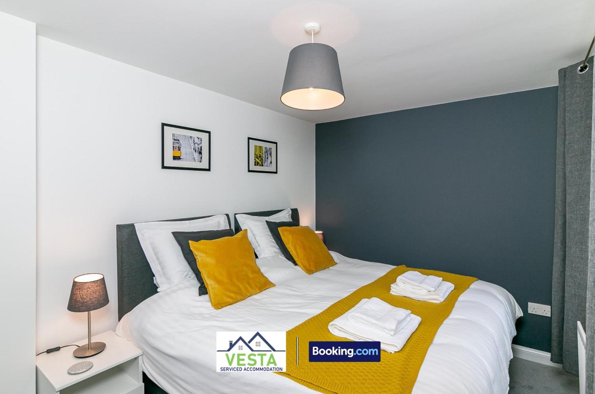 Three Bedroom Apartment By Vesta Serviced Accommodation & Short Lets Hatfield With Free Parking 外观 照片